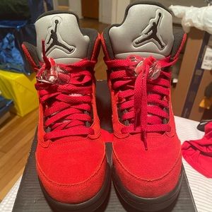Raging bull Jordan 5’s good condition size 7 in grade school